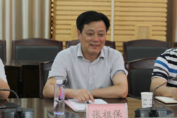 郭永存代表学校热烈欢迎张祖保一行来校专题调研,现场办公,感谢淮南