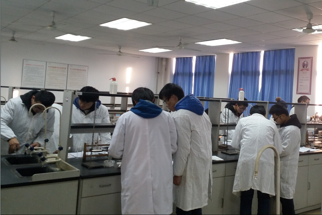 学校举办宏大爆破杯第九届大学生化学实验技能竞赛